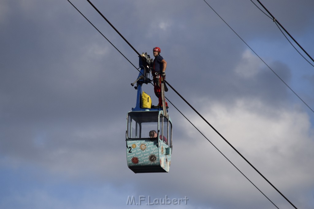 Koelner Seilbahn Gondel blieb haengen Koeln Linksrheinisch P538.JPG - Miklos Laubert